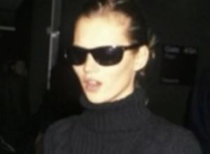 Autfit Kejt Mos ne izlazi iz mode: Na prvi pogled izgleda sasvim obično, sve dok ne primetite ove detalje, čista desetka!