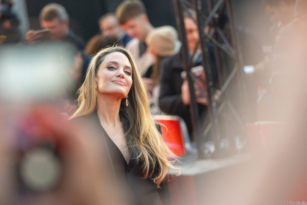 Anđelina Džoli ponovo u javnosti sa "novim dečkom?" Jedan detalj ih je odao da su više od prijatelja