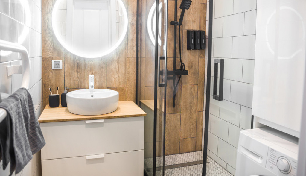 Kako da malo kupatilo izgleda prostrano: Trikovi za uređenje koji će vizuelno povećati prostor