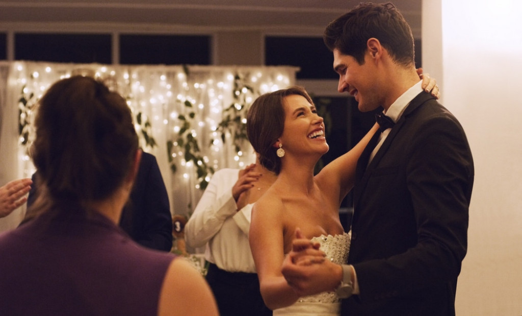 Rođenu majku izbacio sa svadbe! Sin jedinac pobesneo zbog njenog ponašanja, gosti zanemeli