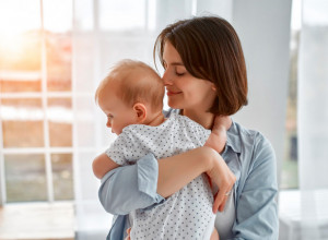 Rodila sam plavu bebu, a muž i ja smo crni: Zahtevao je da radim test očinstva, a zbog onoga što mi je svekrva rekla izgubila sam mleko
