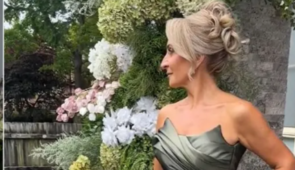 "Da li se udaje mama ili ćerka?": Svi su zinuli kad su videli mladinu majku, a njena haljina posvađala ljude na internetu