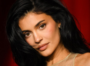 Kajli Džener skinula sve sa sebe: Rijaliti zvezda podelila sliku u šok izdanju, iskopirala film Demi Mur koji pamti cela Srbija