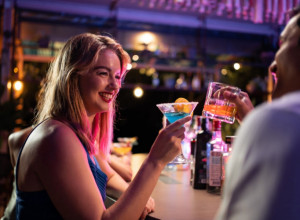 U klubu ponudio devojci piće: Kada se okrenuo, zamenila je čaše, a par sati kasnije videla je jezivu scenu