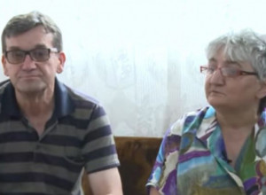 "Bio je pun krasta, a noge su mu bile krvave...": Slavica je našla bebu pored kontejnera, odmah zvala muža, a zbog njegovih reči zaplakao je ceo region