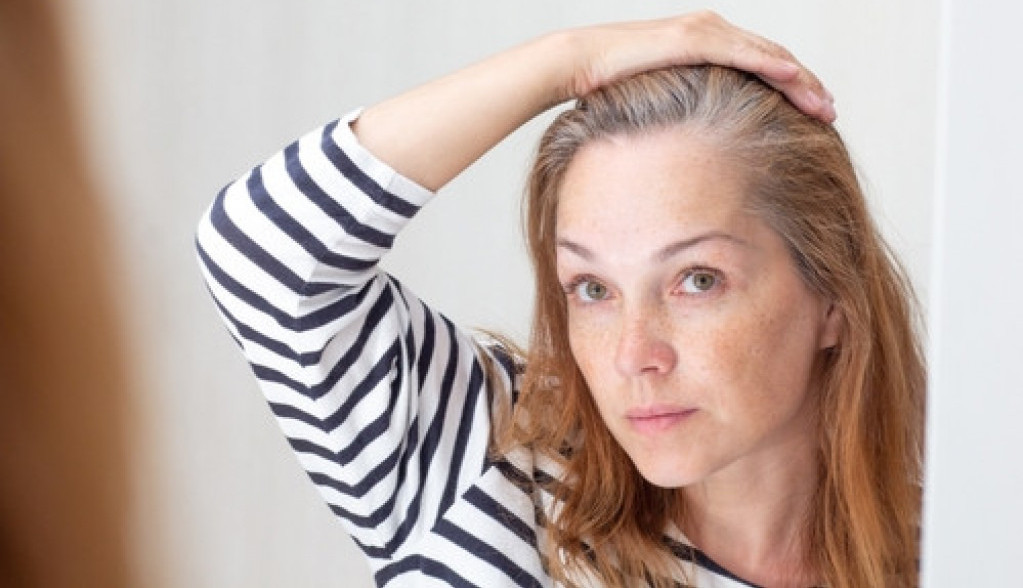 Kako se kosa menja s godinama i kako se nositi sa tim? Ove promene su često zanemarene, a trebalo bi na njih obratiti pažnju
