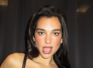 Dua Lipa ponovo skinula pantalone: Zvezda snimljena u provokativnom izdanju, ovaj detalj je svima zagolicao maštu