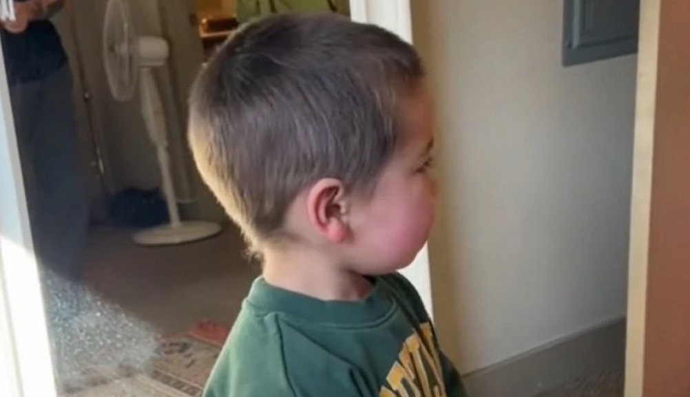 Sin (3) je prvi put video tatu bez brkova i nastao je haos! Zbog njegove reakcije 6 miliona ljudi plače od smeha!