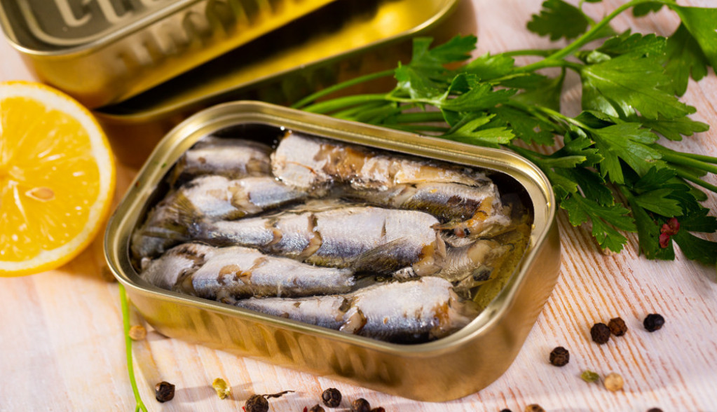 Nemate otvarač za konzervu, a jede vam se sardina? Nema problema, uz ovaj trik ćete je lako otvoriti i bez njega