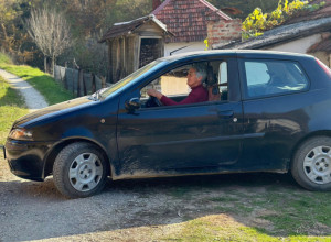 Kad su rekli položili ste, mojoj sreći nije bilo kraja:  Baka Zorka dobila vozačku u 71. godini, i sad sa "puntom" juri dragačevskim putevima