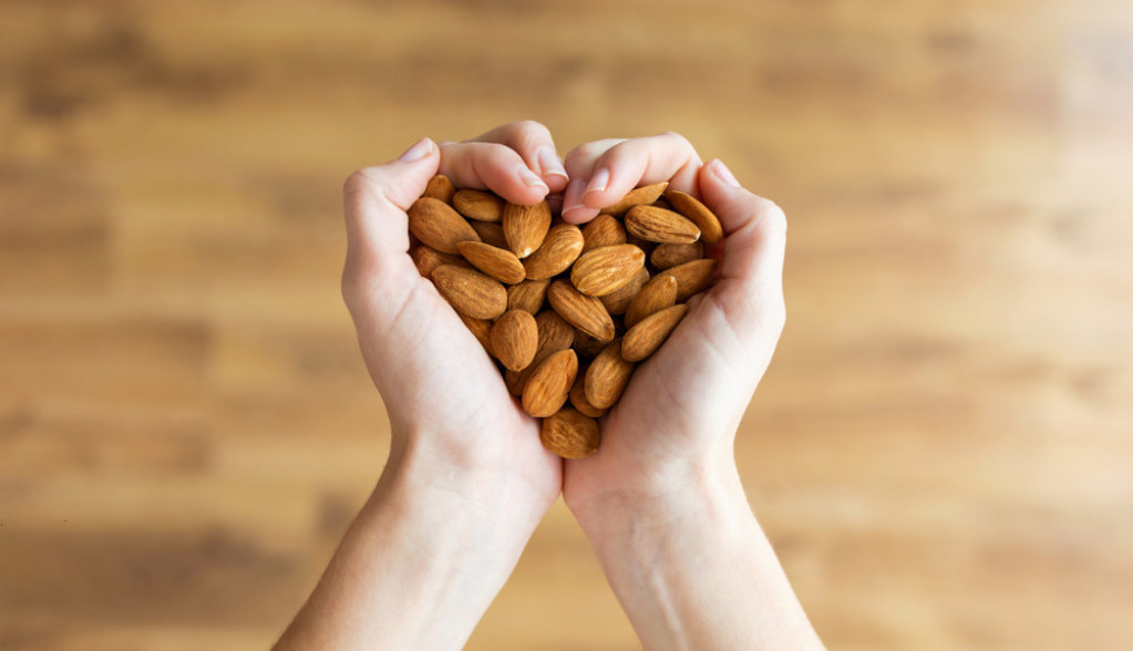 Olga je potopila šaku badema u vodu preko noći: Ujutru je pojela 4 i rešila problem koji muči mnoge Srbe