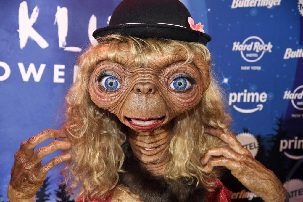 Znate li ko se krije iza ove maske? Slavna manekenka promenila lični opis, apsolutno dominirala proslavom Noći Veštica