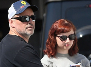 Slavni glumac ćerku Marinu čuva kao oči u glavi: Godinama je vešto sakrivao, a sada su je "uhvatile" kamere