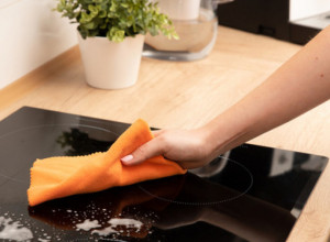 Bez ribanja uklonite fleke sa ravne ploče: Uvek će da se sjaji i biće čista