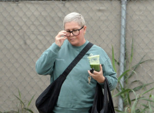 Zbog opake bolesti je sama obrijala svoju glavu: Sada se bori za život kao lavica, a novi prizori ulivaju nadu