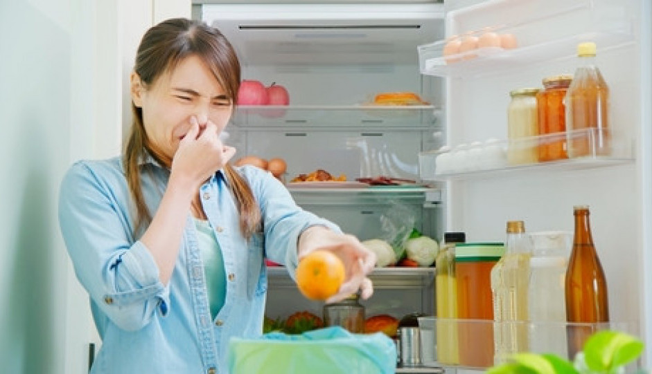 Smrdi vam iz frižidera? Evo kako da se rešite neprijatnih mirisa pomoću samo jedne stvari