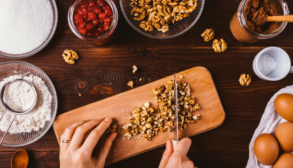 Šta uraditi sa gorkim orasima? Jednostavan trik će im vratiti lep ukus i spasiti vaše kolače