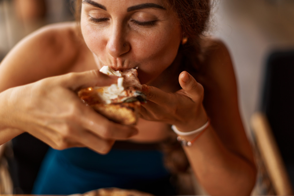 Ništa se ne lepi i uveče može da se jede kalorična hrana? Glumica podelila dijetu koja nije rigorozna, a skida kilograme munjevito
