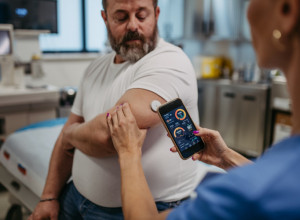 Pospanost, taman urin, otok članaka... Hepatolozi otkrili koji su najraniji simptomi oštećenja jetre