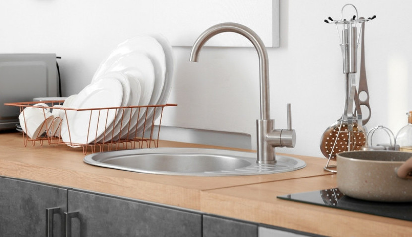 Jedan predmet u kuhinji niko ne pere, a pun je bakterija: Preko njega se može dobiti salmonela, a ovo su simptomi