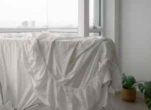 Više nikada nećete upotrebiti ni kap izbeljivača: 4 najefikasnija načina za snežno belu posteljinu, biće kao da je tek izašla iz prodavnice