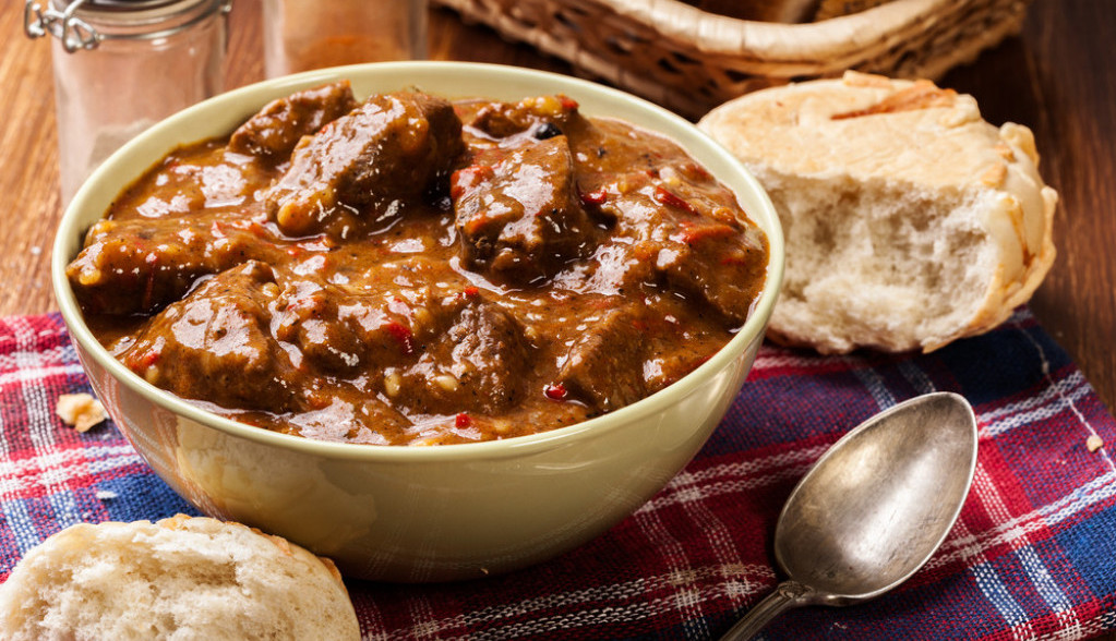 Ovo je tajna savršenog gulaša: Meso će biti sočno i meko, a ukus božanstven!