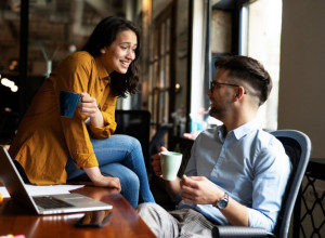 Vole da spajaju posao i ljubav: Ova 4 horoskopska znaka često ulaze u veze s kolegama