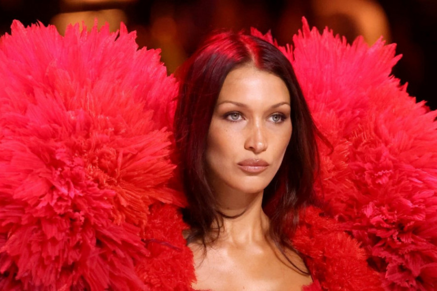 Stil koji vole Srpkinje: Bela Hadid ne liči na sebe od kada je promenila frizuru, sitnica je napravila drastičnu razliku