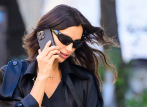 Torba za kojom su žene masovno ludele 2000-tih opet je u trendu: Nosi je i Irina Šajk ali na totalno moderniji način