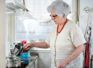 Kada god bismo se prehladili, bake bi trčale da nam skuvaju ovaj čaj: 3 prirodna začina odlična za svaki organizam, u zimu posebno