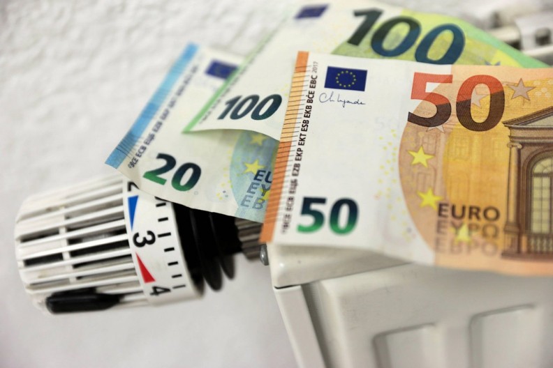 Evo kako da drastično uštedite na računima za struju, a da se ne smrzavate u kući: Idealna temperatura nije ni 17 stepeni ni 24, nego...