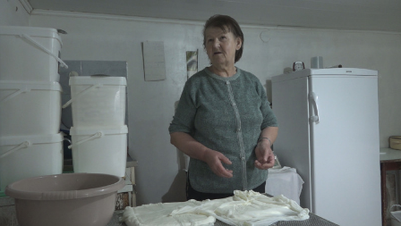 Trik koji su koristili naši preci: Sir ostaje svež danima van frižidera uz jednu jeftinu stvar