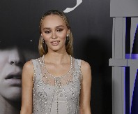 Ona je na crvenom tepihu bila glavna zvezda: Ćerka Džonija Depa izdominirala, a evo zašto su baš sve oči bile uprte u nju