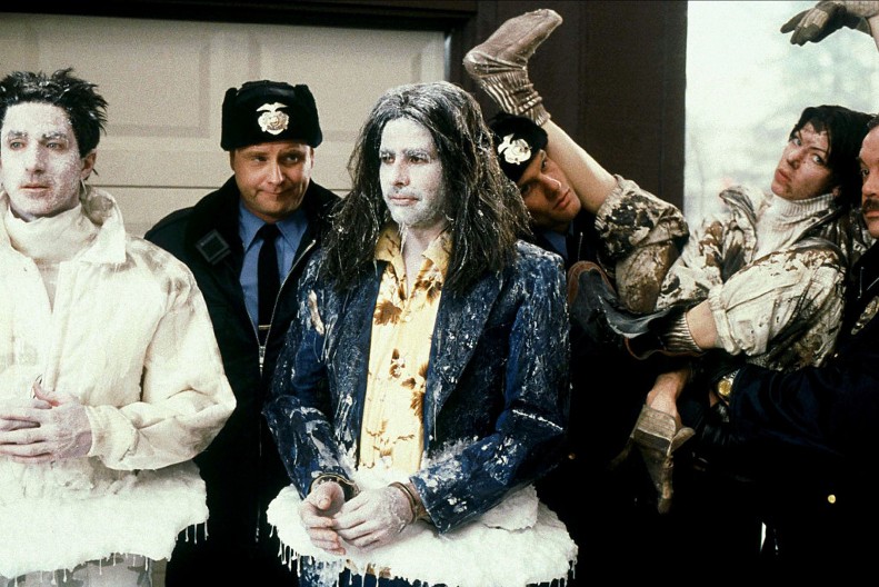 Rešio se zaštitnog znaka i oženio legendarnu pevačicu sa kojom ima sina: Da li se sećate ovog zlikovca iz kultnog božićnog filma?