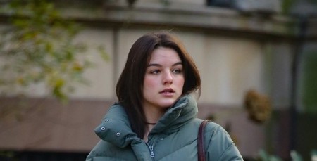 Ne treba vam bolja jakna za šetnju: U ovom modelu ćete se osećati slobodno i zagrejano, a tašna koja ide uz njega je fenomenalna