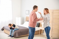 Moj sadašnji muž želi da se odreknem svog sina iz prethodnog braka: Sada se nalazim između dve vatre, a pakao je počeo ovako