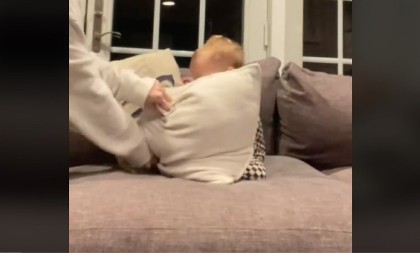 Ovo je nešto najslađe što ćete danas videti: Bebin zarazan smeh raspilavio je milione ljudi