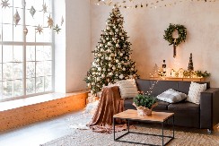 Nikako je ne stavljajte blizu vrata: Ovo su najgora i najbolja mesta za novogodišnju jelku, jedno će privući novac i sreću