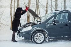 Da se ne bi zaledila na sred puta, bolje duplo proverite sve: Evo kako da pripremite kola za vožnju tokom zimskih nepogoda