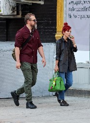 "Počeo je čudno da se ponaša, tražio mi je svakakve stvari u krevetu": Nakon što se raspao brak slavnog para, sav "prljav veš" je izašao na videlo