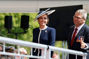 Kejt Midlton u sekundi podsetila na princezu Dajanu: Isti kroj haljine je i lejdi Di nosila 1993. godine