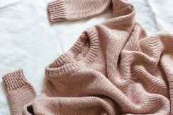 Ućebani džemperi vas izluđuju? Evo kako da skinete grudvice sa odeće, biće kao nova!