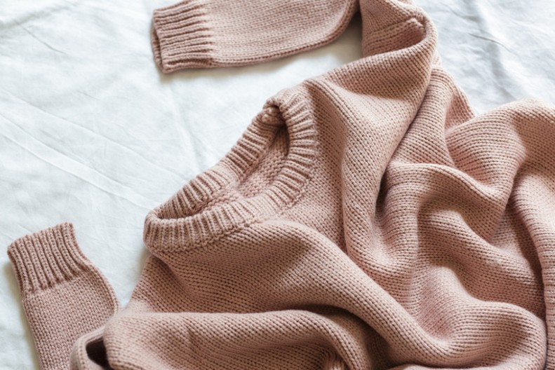 Ućebani džemperi vas izluđuju? Evo kako da skinete grudvice sa odeće, biće kao nova!