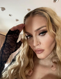 Madona progovorila o najmračnijem periodu života: ‘Želela sam da sebi odsečem ruke i pomišljala na samoubistvo’