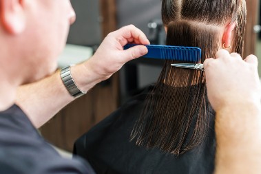 Beograđanke ovih dana traže samo biksi frizuru, ne pitaju koliko košta: Frizer Marko otkiva zašto svima stoji kao salivena!