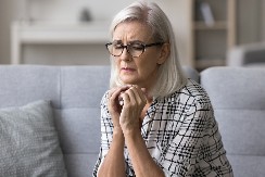 ,,Imam osećaj kao da se raspadam": Bolovi po celom telu tokom menopauze nisu bezazleni, obratite pažnju na ove simptome