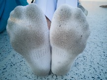 Domaćice se kunu u ovaj trik: Jedan sastojak čini da čarape izgledaju kao nove, nije ni soda, niti sirće