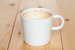 Nikako da se rešite upornih mrlja od kafe: Uklonite ih samo 1 sastojkom bez besomučnog trljanja