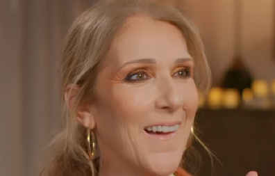 Džemper koji podmlađuje: Selin Dion izgleda nikad lepše u narandžastom modelu, a obavezno pogledajte i ove kombinacije