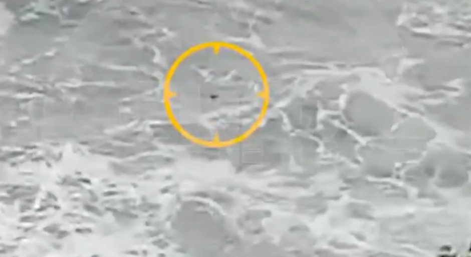 Sela na stene, a onda su je odneli talasi, kamara sve zabeležila: Poznata glumica (24) nastradala, poslednju poruku poslala upravo sa tog mesta